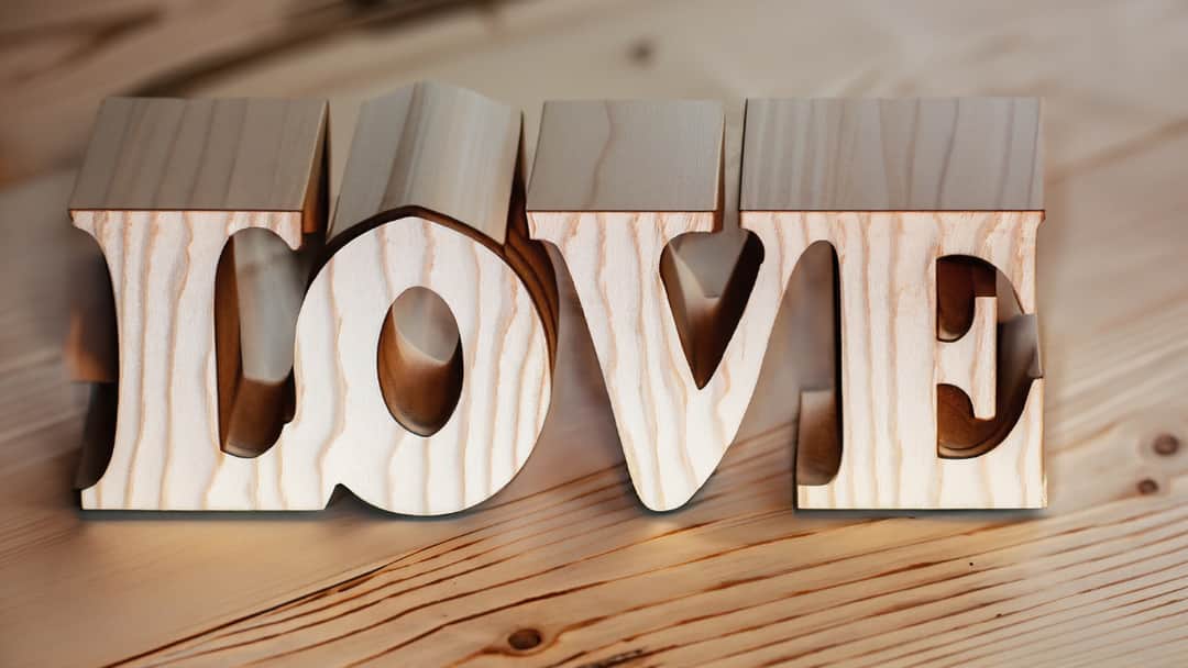 Dlaczego napis 'miłość' drewniany to doskonały prezent z Mazowsza?